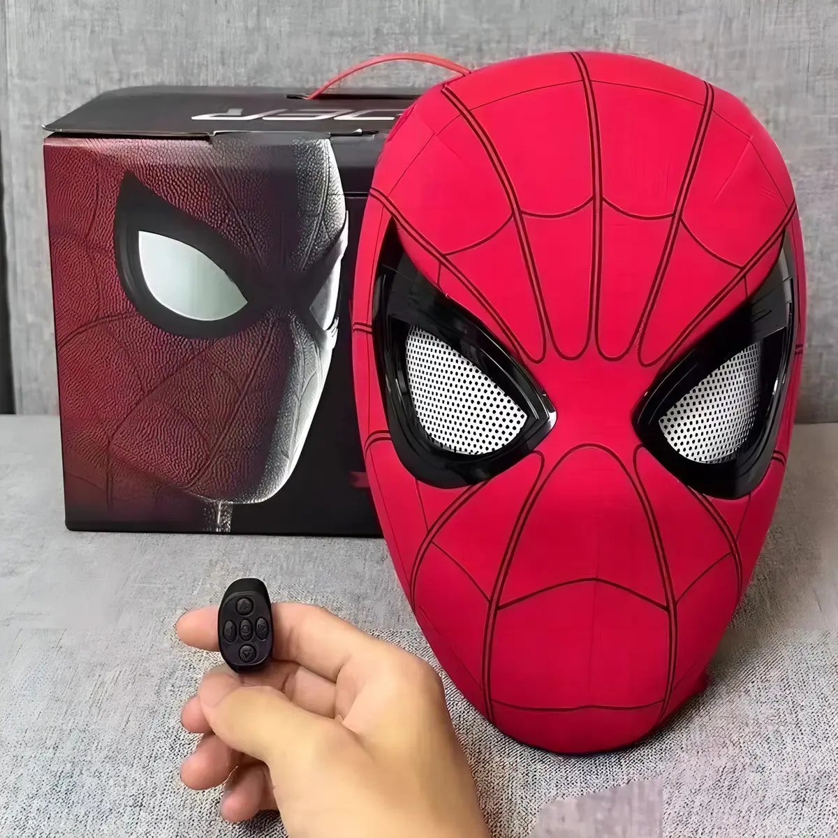 Máscara do Homem-Aranha com Olhos Abertos e Fechados, Efeitos